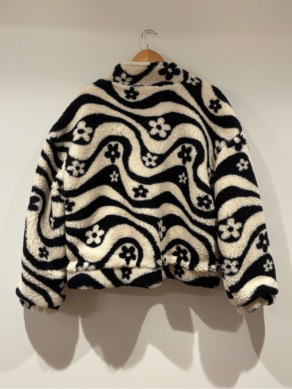 Urban Outfitters Olivia Printed Sherpa Jacket, Women’s size M - Picture 3 of 4